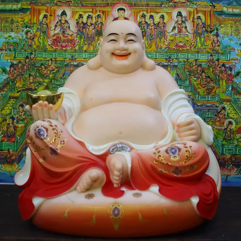 Buddha Maitreya duduk dengan nyaman dan tersenyum bahagia di atas karung keberuntungan berukuran 68cm