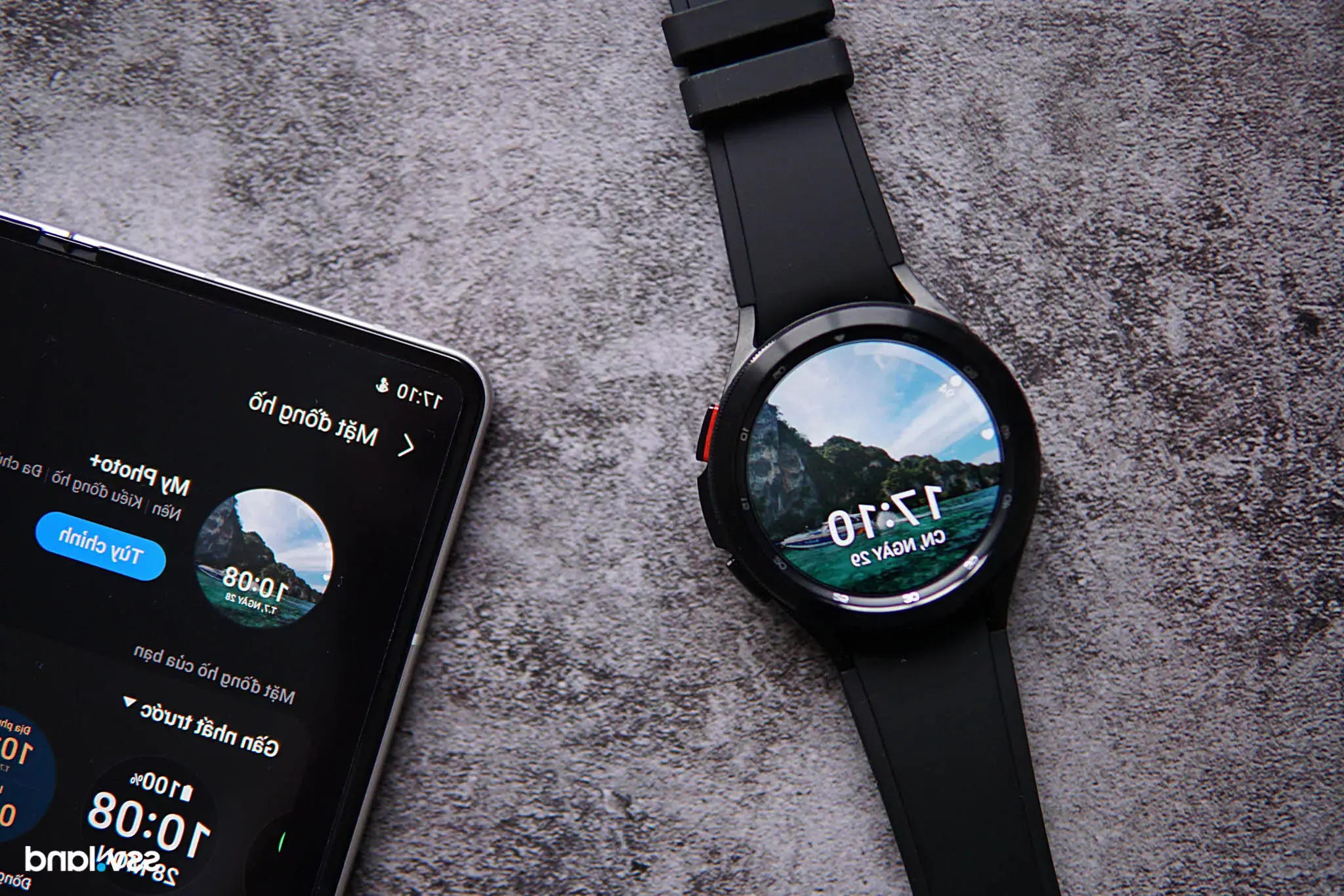 Anda dapat mengubah wallpaper tampilan jam Galaxy Watch4 Series dari Galeri Ponsel