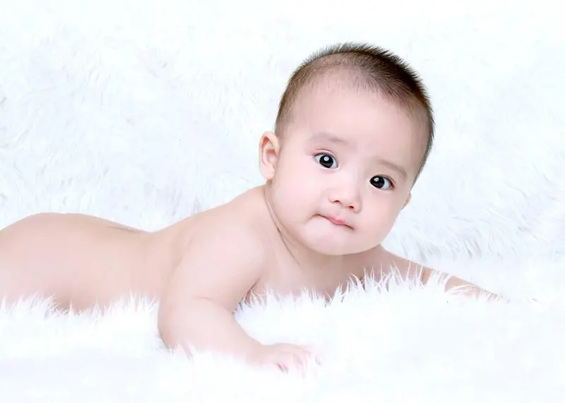 Gambar bayi laki-laki lucu di Vietnam